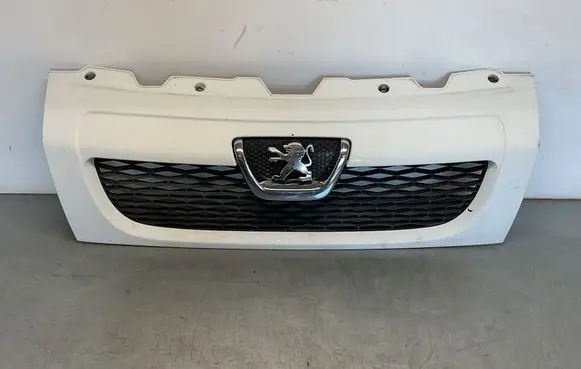 Peugeot Boxer Front bumper upper radiator grill 1308068070