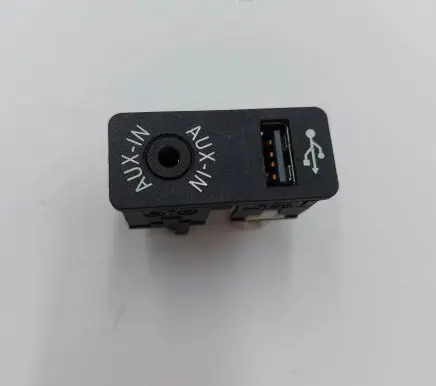 Mini Cooper Countryman R60 USB socket connector 84109229246