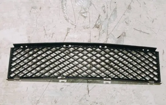 BMW 7 E65 E66 Front bumper lower grill 51117135573