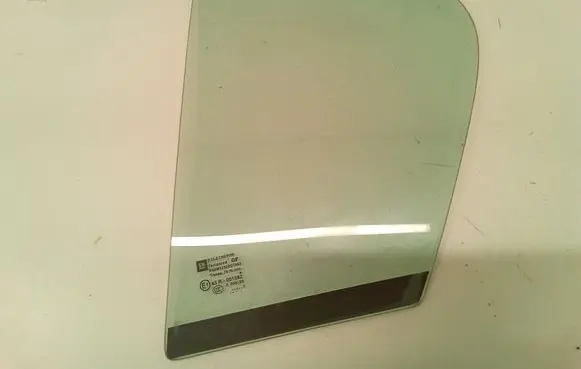 Opel Astra H Rear vent window glass 001582