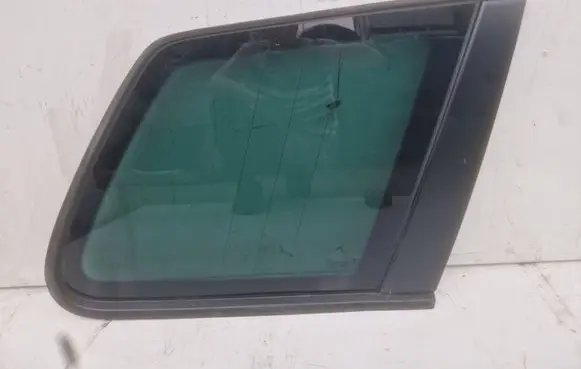 Volkswagen Touareg I Rear side window 7L6845298EE