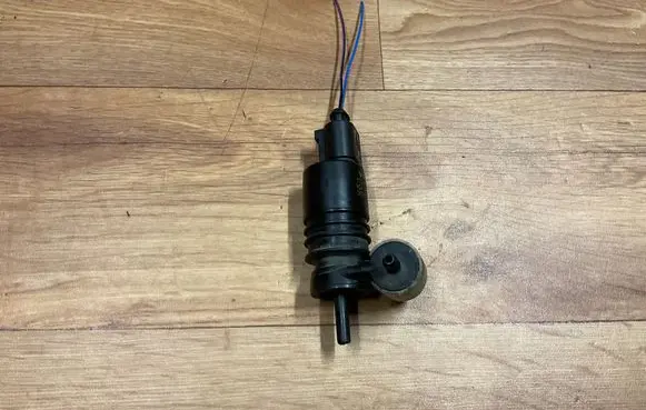Audi A4 S4 B7 8E 8H Windscreen/windshield washer pump 1T0955651A 3028143