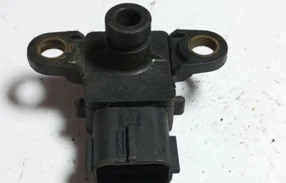 Opel Zafira A Air pressure sensor 24426679 1004