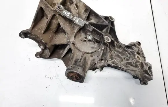 Volkswagen PASSAT B5.5 Engine mounting bracket 038903143AE