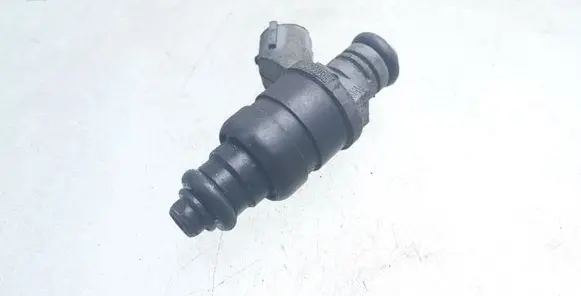 Volkswagen PASSAT B6 Fuel injector 06A906031BT