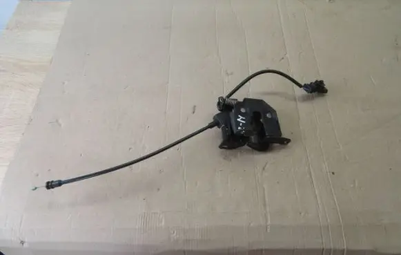 Polestar 2 Engine bonnet/hood lock/latch loop/hook 31688337