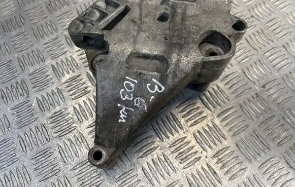 Volkswagen PASSAT B6 Engine mounting bracket 03G199207G V550KTS91