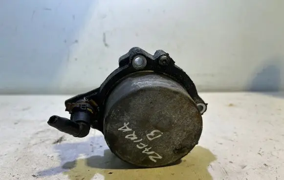 Opel Zafira B Vacuum pump 