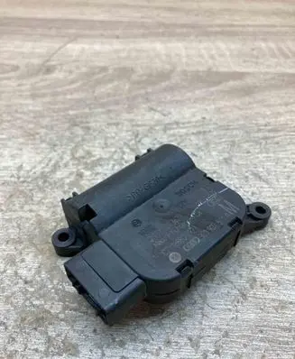 Volkswagen PASSAT B6 Air flap motor/actuator 3C0907511A 0132801362