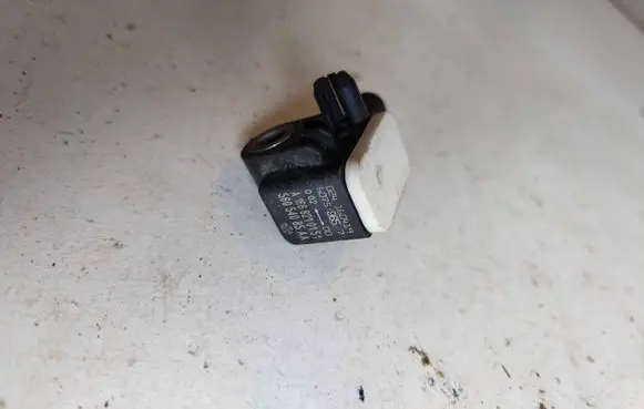 Mercedes-Benz CLA C117 X117 W117 Airbag deployment crash/impact sensor A1668210151