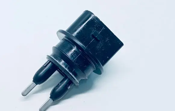Volkswagen Golf VI Windshield washer fluid level sensor 7M0919376
