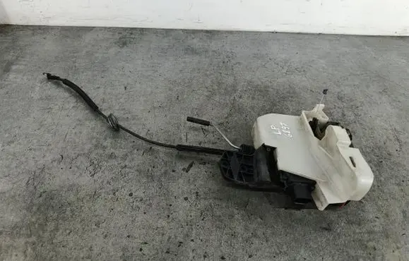 Volkswagen PASSAT B5.5 Front door lock