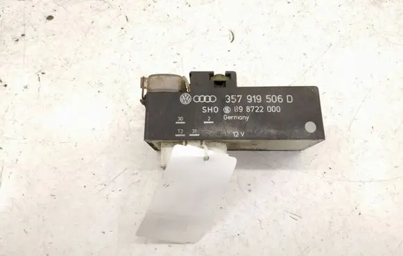 Volkswagen Golf III Coolant fan relay 357919506D 357