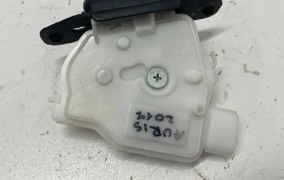 Toyota Auris E180 Loading door lock 