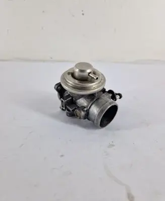 Volkswagen PASSAT B5 EGR valve 028103076