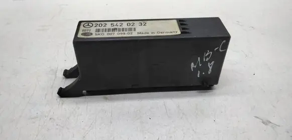 Mercedes-Benz C W202 Light module LCM 2025420232