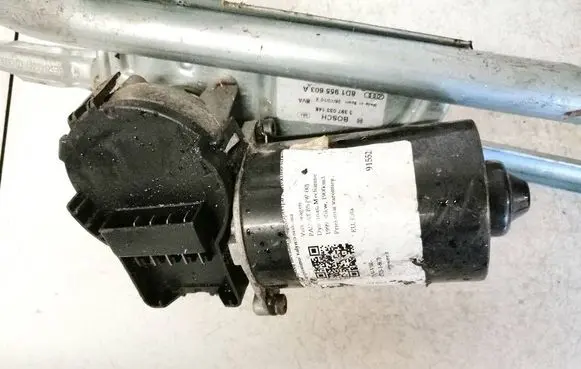 Volkswagen PASSAT B5 Wiper motor