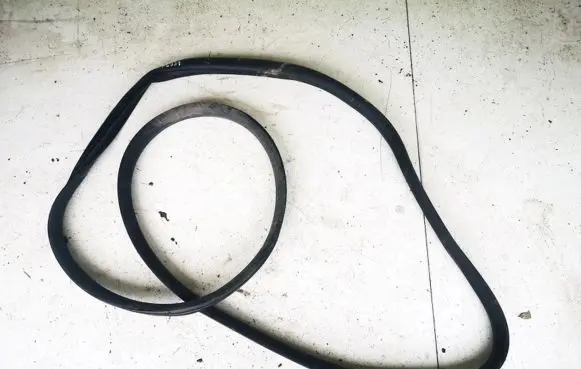 Opel Combo E Rubber seal front coupe door 