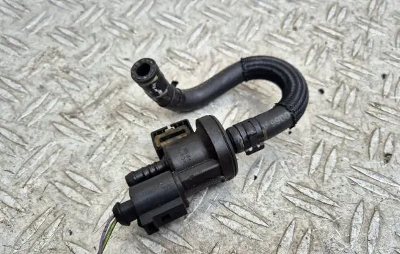 Audi A4 S4 B6 8E 8H Vacuum valve 0280142431 06E906517A