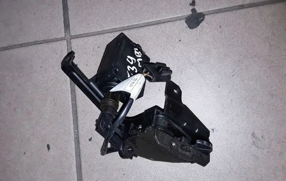 BMW 5 E39 Tailgate window lock/catch/latch 