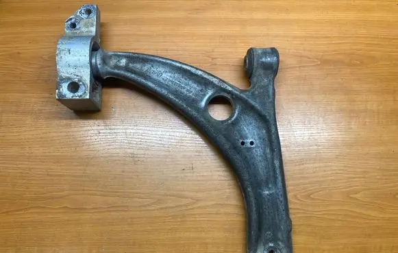 Volkswagen PASSAT B6 Front control arm 3C0407153B 4070