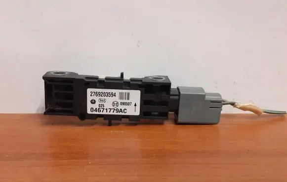 Chrysler 300 - 300C Airbag deployment crash/impact sensor 04671779AC 9697