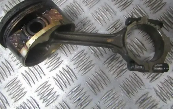 Chrysler Voyager Piston with connecting rod 4654355