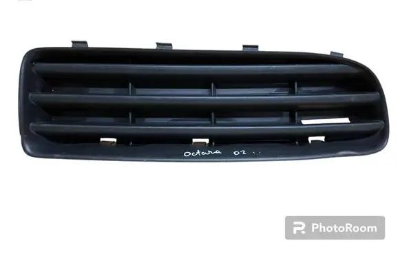 Skoda Octavia Mk1 (1U) Front bumper lower grill 1U0807368B