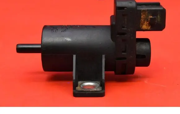 Nissan X-Trail T32 Vacuum valve 8200762162