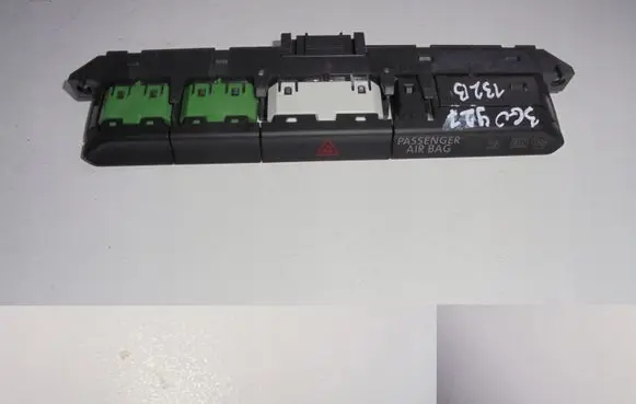 Volkswagen PASSAT B8 Hazard light switch 3G0927132B