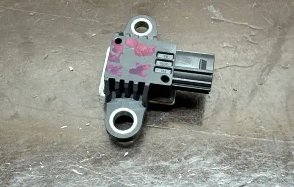 Renault Koleos II Airbag deployment crash/impact sensor 988300158R 482853C2 05212018