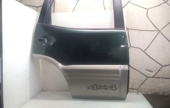 Nissan Terrano Rear door