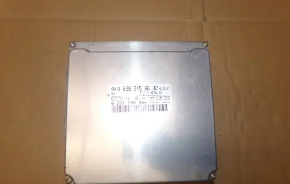 Mercedes-Benz E W210 Engine control unit/module 0261206300