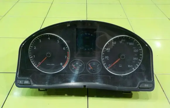 Volkswagen Scirocco Speedometer (instrument cluster) 1K8920970F