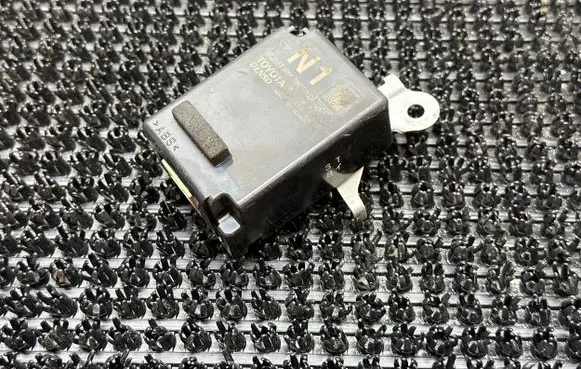 Toyota Prius (XW50) Other devices 8974047010 2713006561