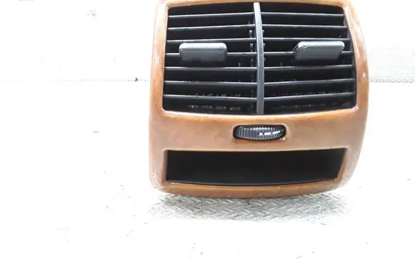 Rear air vent grill