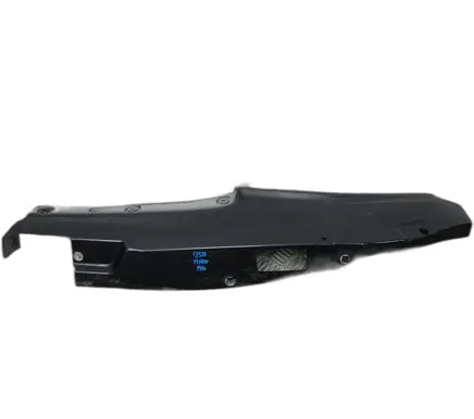 Porsche Macan (95B) Fender mounting bracket 95B821103C