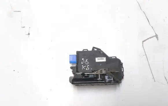 Volkswagen Golf V Rear door lock 7L0839015D