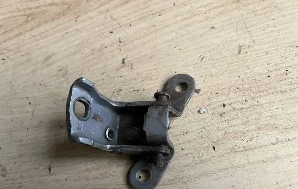 Ford Mondeo Mk III Rear door upper hinge 93BBF26800AK