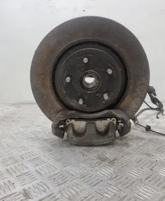 Toyota RAV 4 (XA50) Front wheel hub