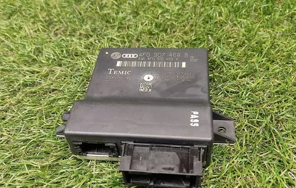Audi A6 S6 C6 4F Gateway control module 4F0907468B 4F0910468A