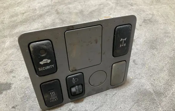 Toyota Hilux (AN10, AN20, AN30) Other switches/knobs/shifts