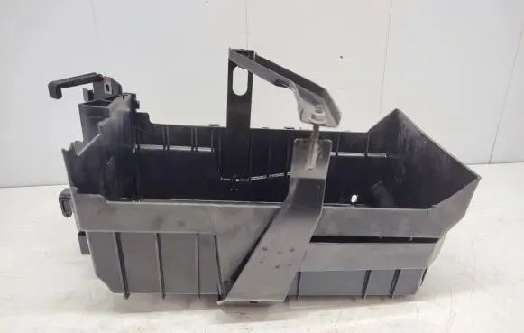 Chevrolet Cruze Battery box tray 13278084