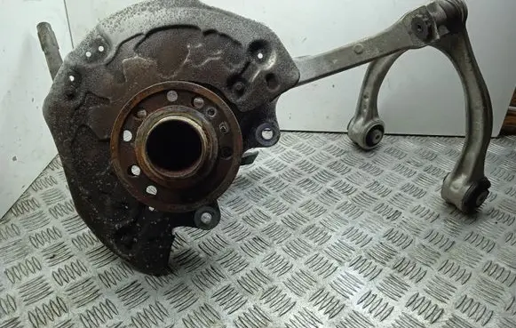 Mercedes-Benz E W213 Front wheel hub A2135461100