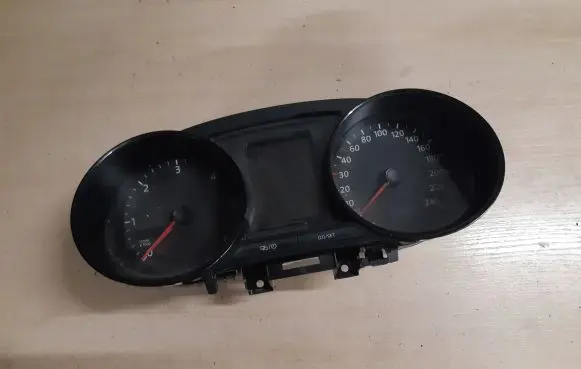 Volkswagen Polo V 6R Speedometer (instrument cluster) 6C0920731H