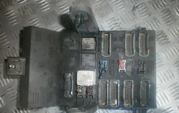 Renault Laguna I Fuse box set 7700821586