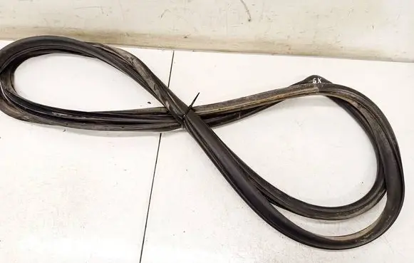 Toyota Avensis Verso Rubber seal rear door