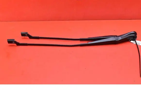 Opel Zafira C Front wiper blade arm 20812593