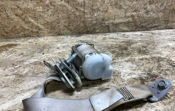 Infiniti G37 Rear seatbelt 7Q7700