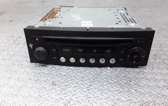 Radio/CD/DVD/GPS head unit